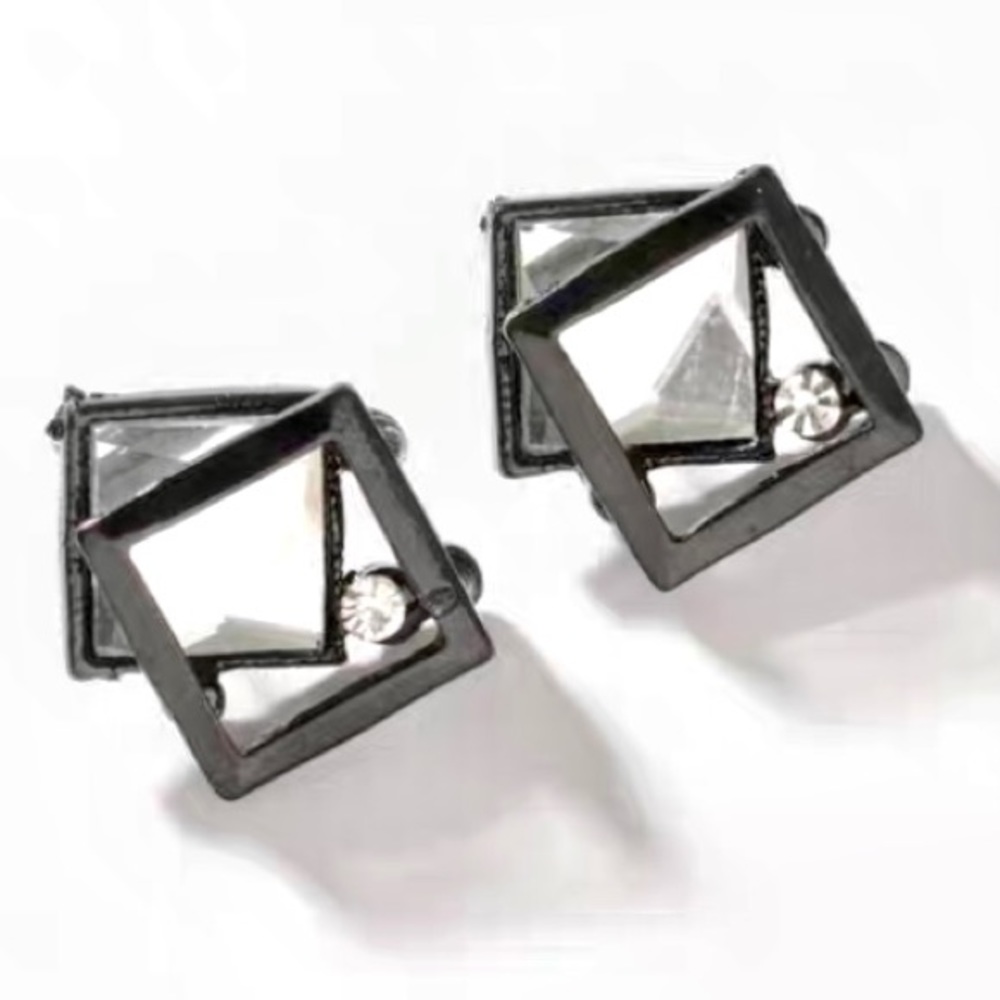 ❣️$25/3❣️ 3D Black Square Shining Stud Earrings - Picture 3 of 10